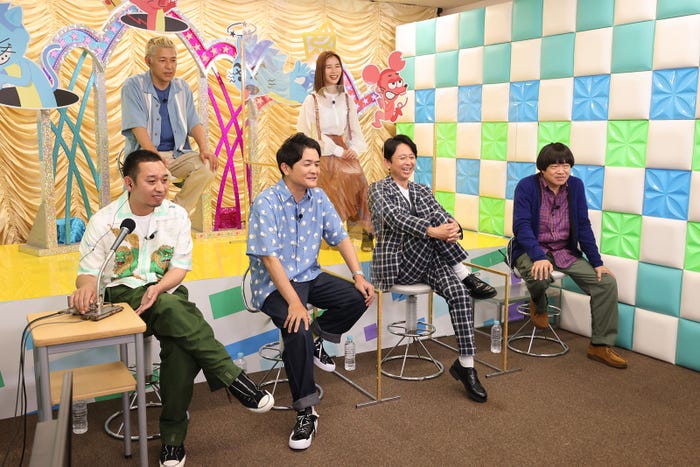 (前段左から)大悟、ノブ、有吉弘行、蛍原徹(後段左から)田村亮、朝日奈央 (C)テレビ朝日