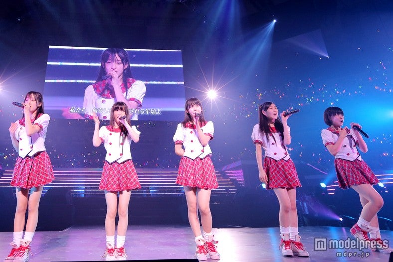 AKB48グループ研修生103名が圧巻のパフォーマンス／（C）AKS