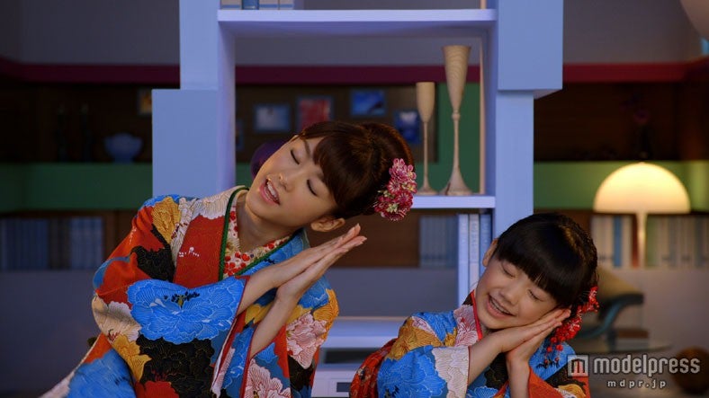 桐谷美玲、芦田愛菜／「PIXUS」新CM「PIXUS 年賀期 スマート年賀状篇」