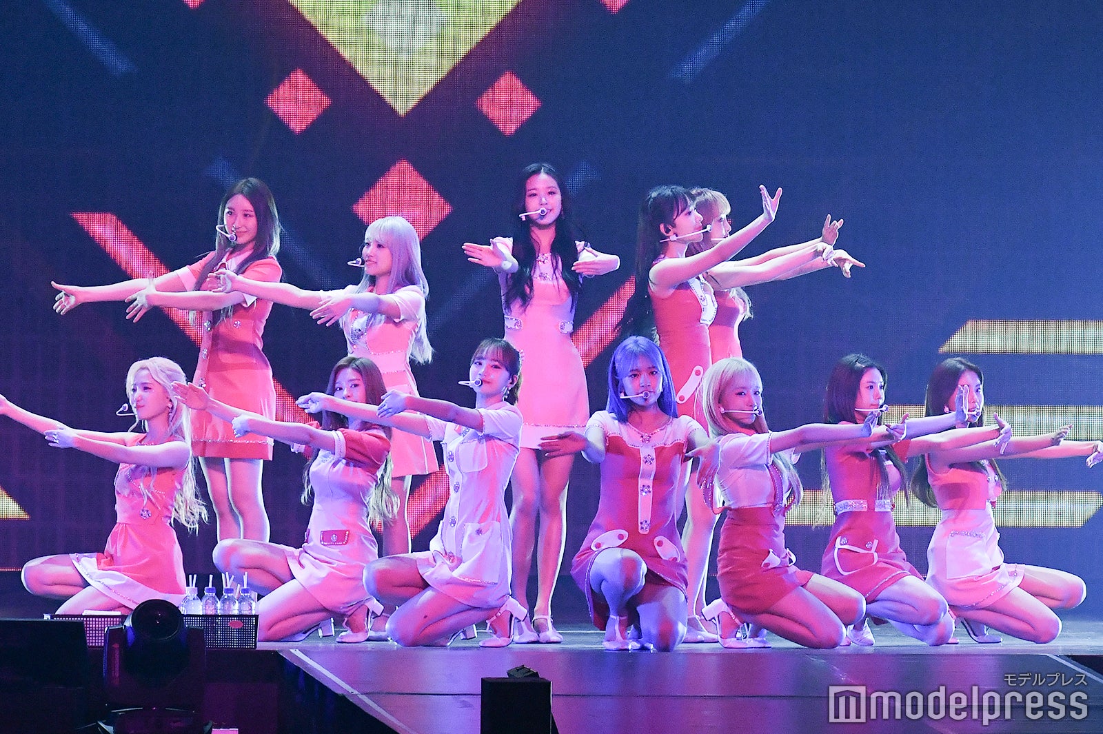 IZ*ONE （C）モデルプレス