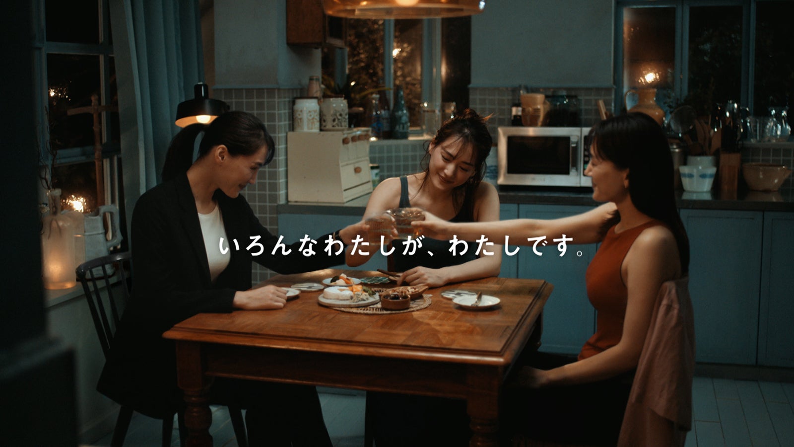 綾瀬はるか／「いろんなわたし篇」より（提供画像）