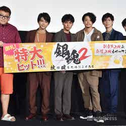 （左から）福田雄一監督、吉沢亮、柳楽優弥、小栗旬、三浦春馬、戸塚純貴 （C）モデルプレス