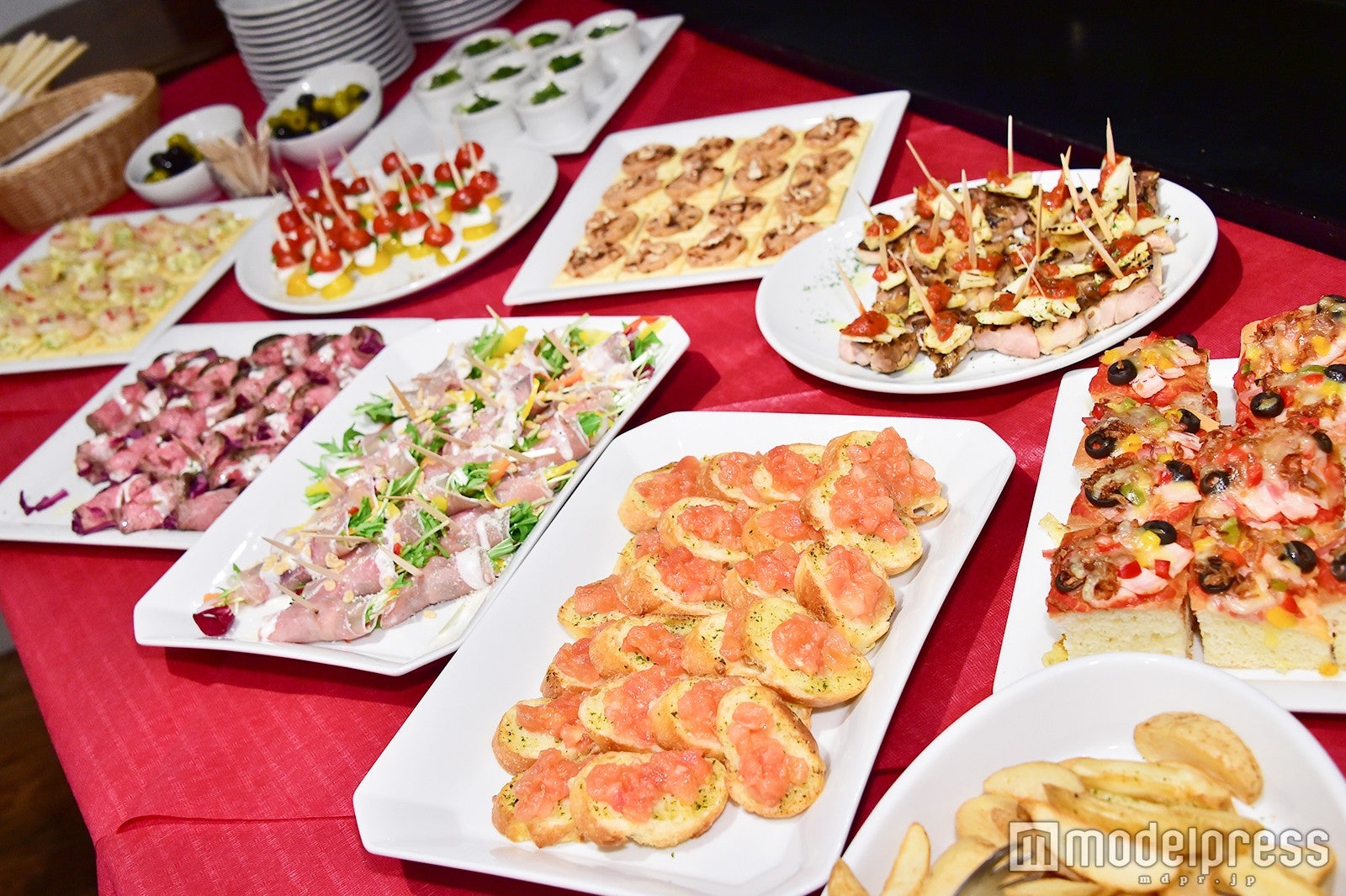 豪華なビュッフェ （C）モデルプレス