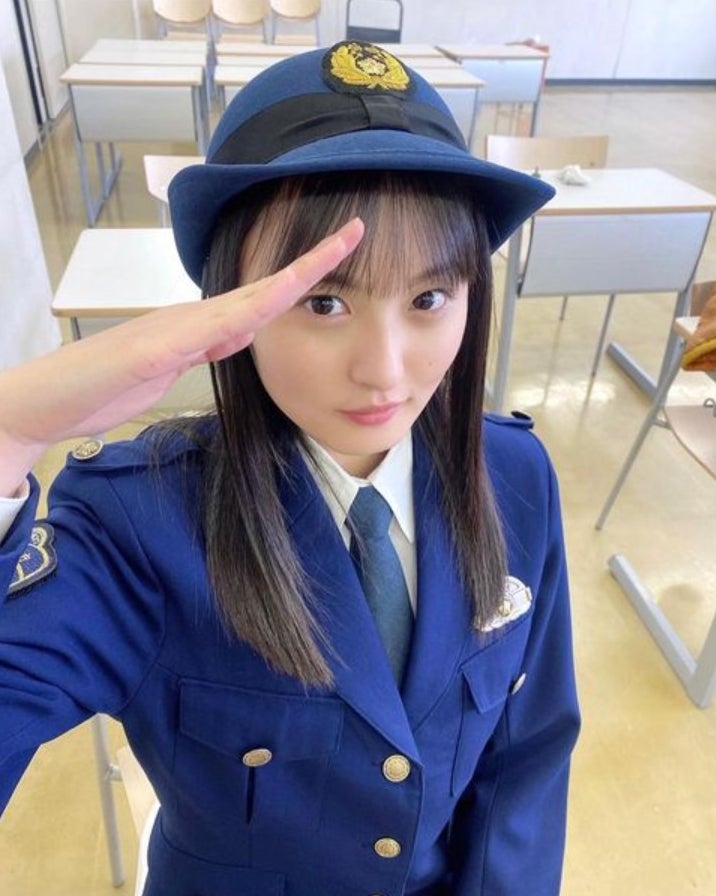 乃木坂46遠藤さくら、警官姿で敬礼オフショット「可愛すぎる」「天使だ」と絶賛の声