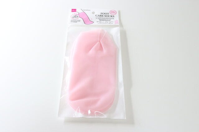 ダイソー　しっとりフットケアソックス　パッケージ