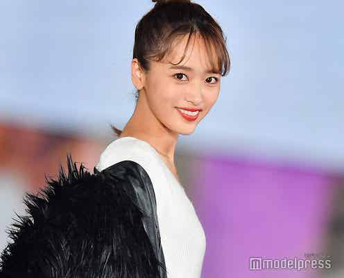 近藤千尋、シースルーバングが大人可愛い ラフコーデで軽快ランウェイ<関コレ2018A/W>