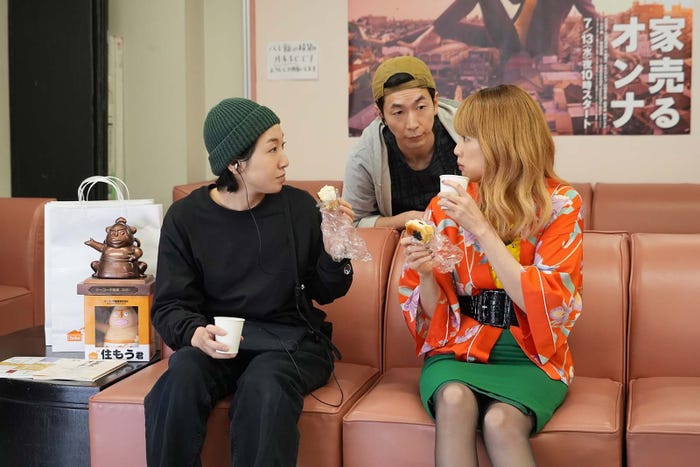 安藤サクラ、 臼田あさ美「ブラッシュアップライフ」第5話より(C)日本テレビ