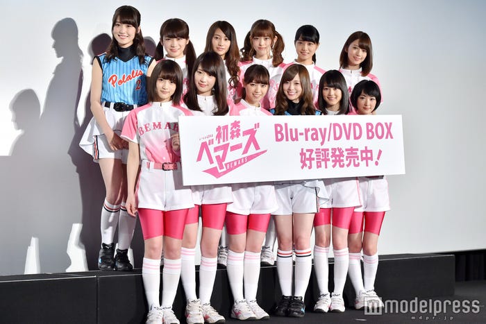 乃木坂46(前列左から)衛藤美彩、秋元真夏、桜井玲香、松村沙友理、深川麻衣、橋本奈々未(後列左から)若月佑美、高山一実、西野七瀬、白石麻衣、生田絵梨花、生駒里奈(C)モデルプレス