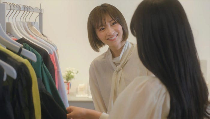 岡崎紗絵(C)「花嫁未満エスケープ」製作委員会