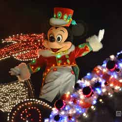 ミッキーたちもクリスマスコスチュームで登場「東京ディズニーランド・エレクトリカルパレード・ドリームライツ」