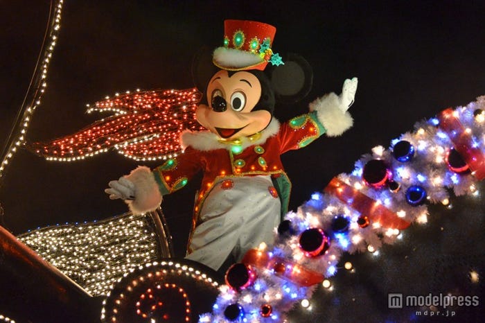 ミッキーたちもクリスマスコスチュームで登場「東京ディズニーランド・エレクトリカルパレード・ドリームライツ」