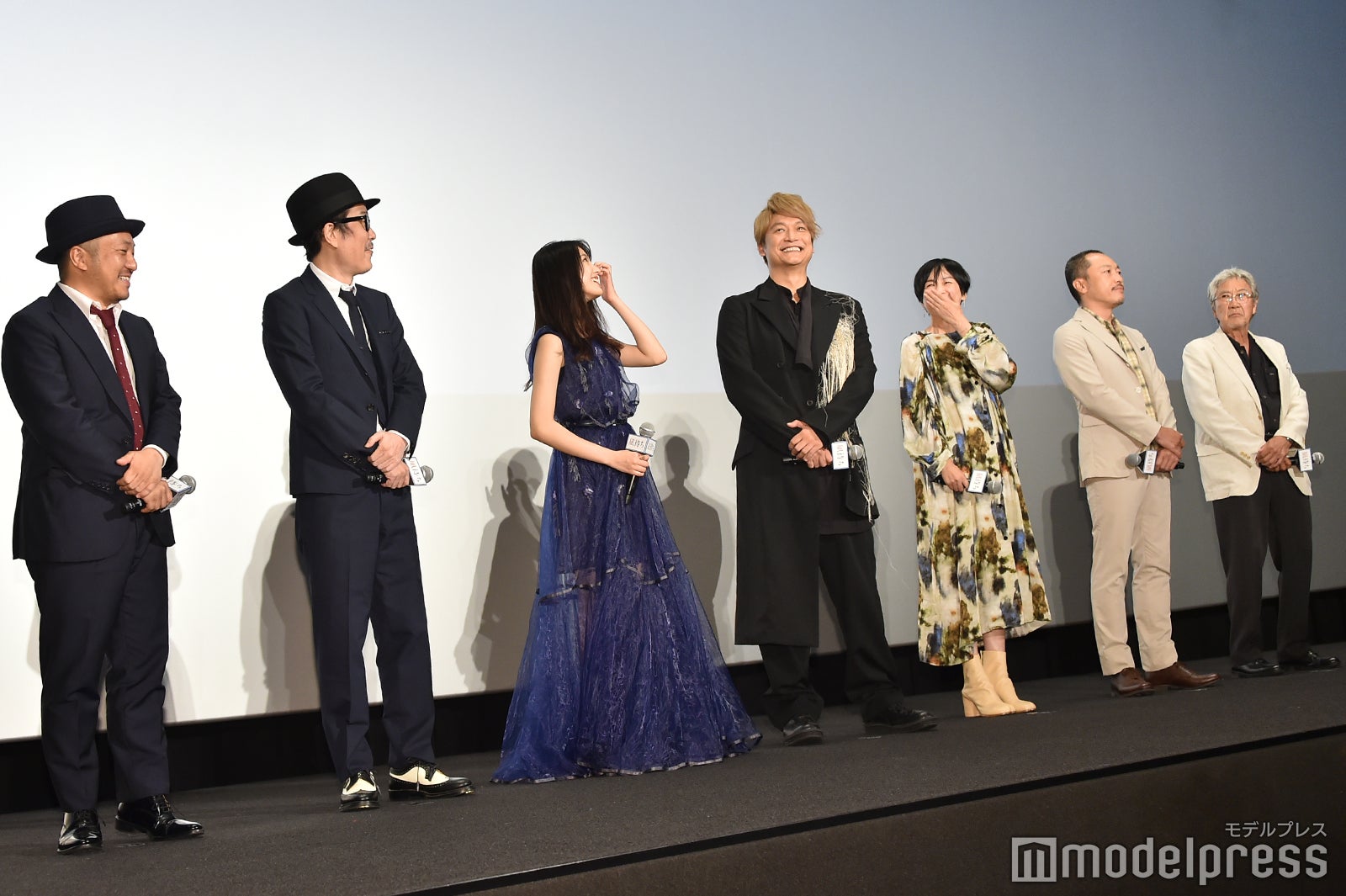 （左から）白石和彌監督、リリー・フランキー、恒松祐里、香取慎吾、西田尚美、音尾琢真、吉澤健 （C）モデルプレス