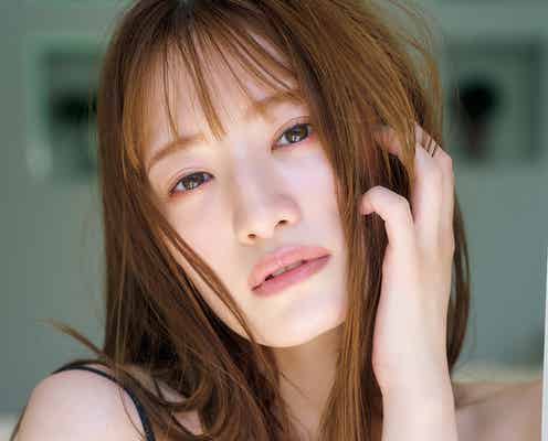 中田花奈、美バスト溢れるキャミソール姿「週刊FLASH」表紙登場