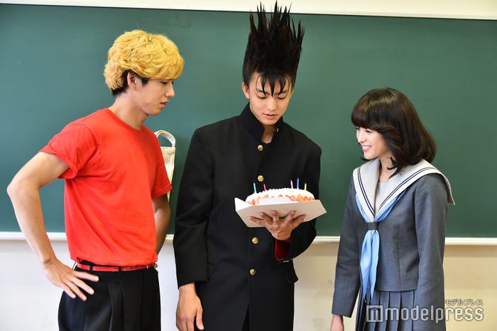 賀来賢人、伊藤健太郎、清野菜名(C)モデルプレス