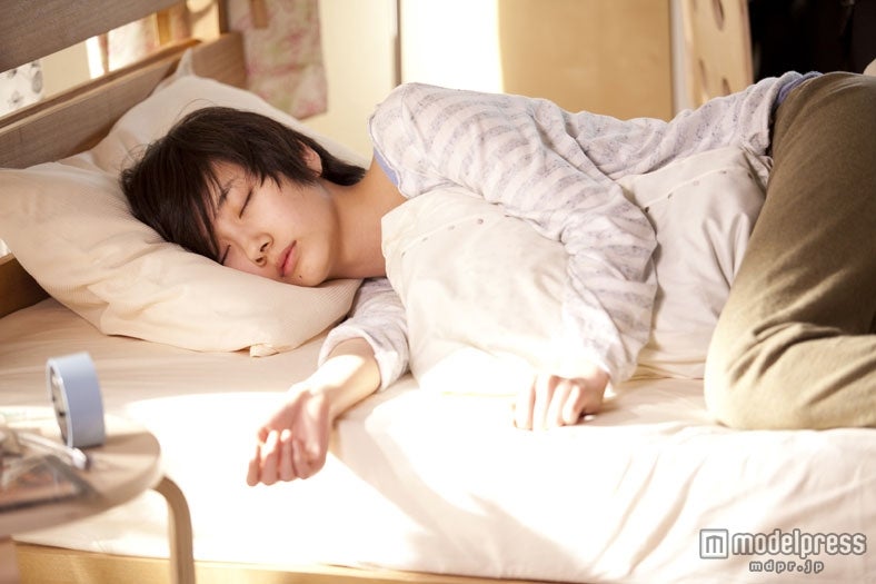 波瑠／NTT ドコモ「dマーケット BOOKストア」新TVCM「新社会人のきみへ」編メイキングショット