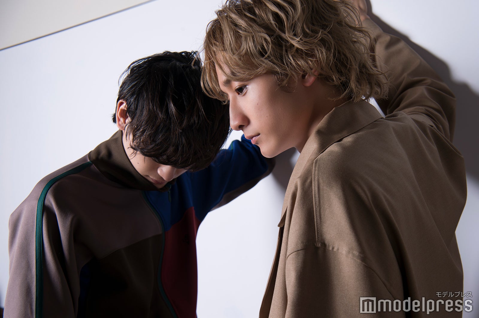 （左から）金子大地、小関裕太 （C）モデルプレス