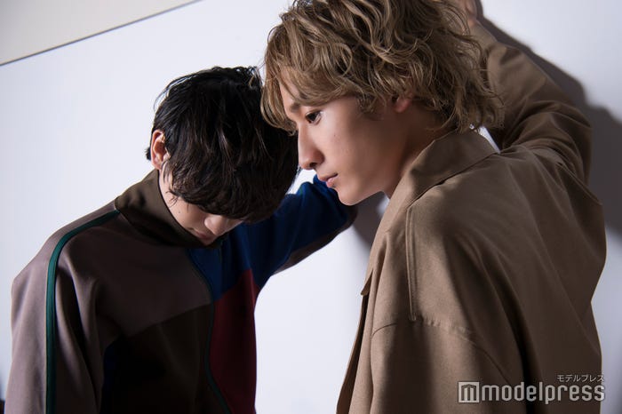 (左から)金子大地、小関裕太 (C)モデルプレス