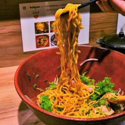 ガツンとくるうまさ! ラーメンなのにヘルシーとギャップが話題の赤坂『まぜそば ぶんか』