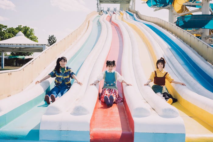 (左から)富田鈴花、渡邉美穂、松田好花(画像提供:東京ニュース通信社)