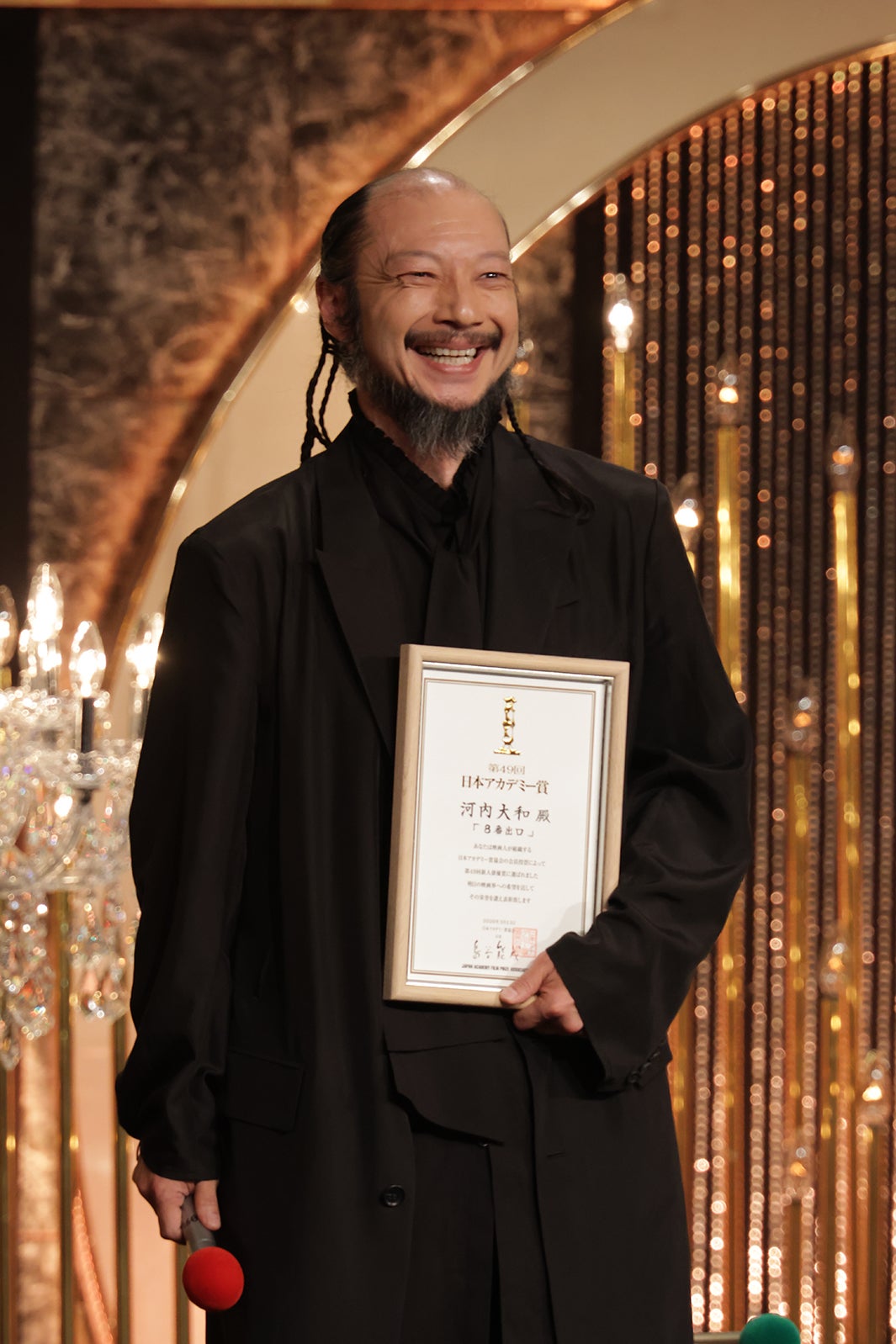 「８番出口」河内大和、“歩く男”で新人俳優賞「皆さんの中に僕がいることこそが最大の異変」二宮和也ら映画チームに感謝【第49回日本アカデミー賞】