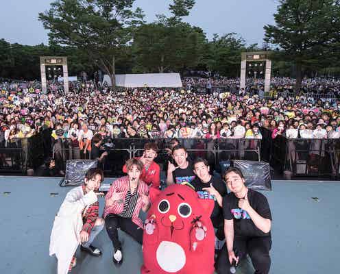 EXO-CBX代々木公園に1万人 まさかの“ジャンポケ謝罪会見”で開幕、極楽とんぼ山本まで踊った“わちゃわちゃ”フリーLIVEを完全レポ