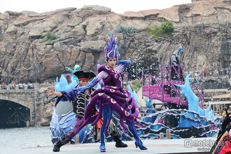 シャボン玉が噴出／「ザ・ヴィランズ・ワールド」