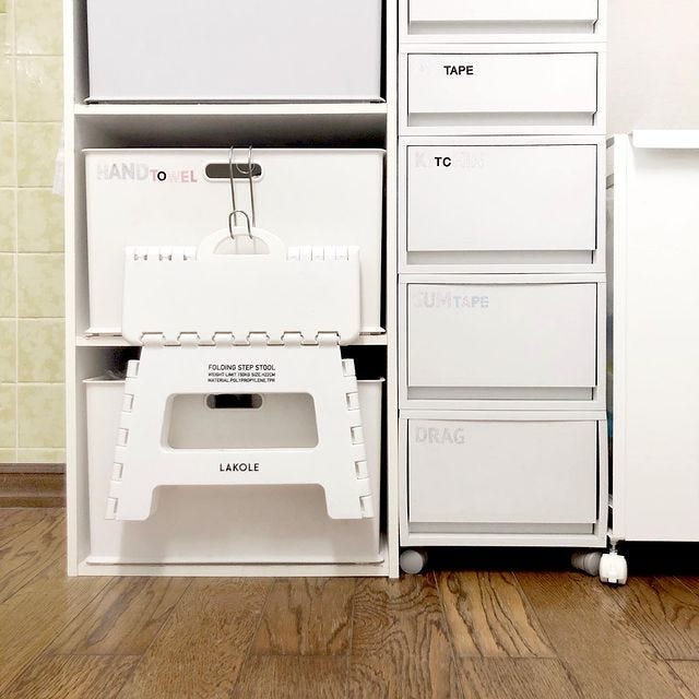 セリアグッズで揃う100均の吊り下げ収納実例 活用したい便利アイデアをご紹介 モデルプレス セリアグッズで揃う100均の吊り下げ収納実例 活用したい便利アイデアをご紹介 モデルプレス