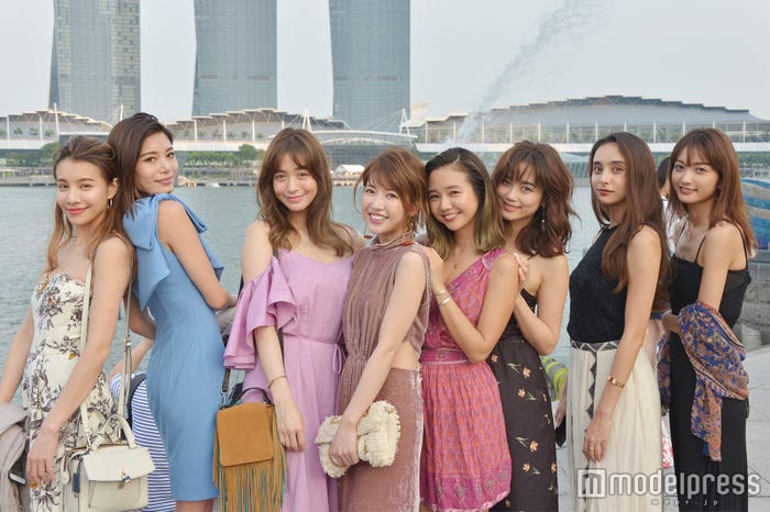 (左から)難波サキ、島袋聖南、野崎萌香、舟山久美子、kiy、宮城舞、石田ニコル、安井レイ (C)モデルプレス