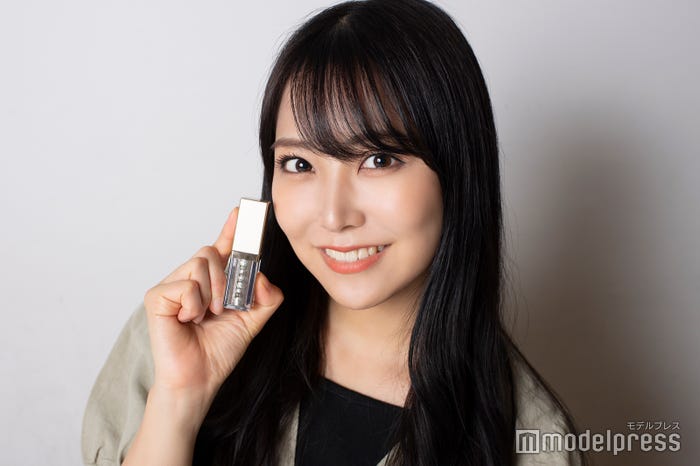 新曲撮影にも使用したというグリッター(C)モデルプレス