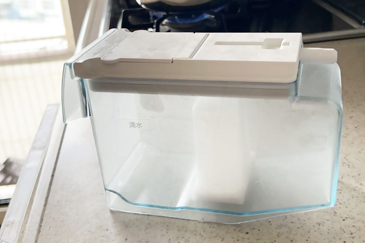 製氷機の給水タンク