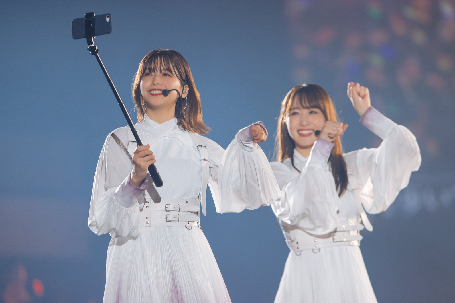 渡邉理佐、菅井友香／撮影：上山陽介