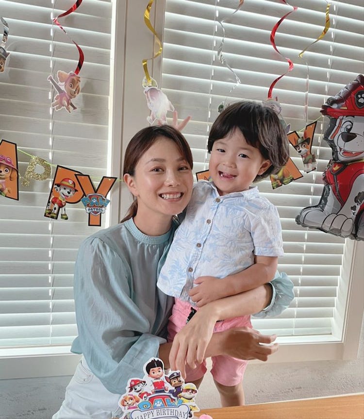 蛯原英里 姉 友里らと3歳を迎えた息子の誕生日をお祝い 改めて成長を感じます モデルプレス 蛯原英里 姉 友里らと3歳を迎えた息子の誕生日をお祝い 改めて成長を感じます モデルプレス