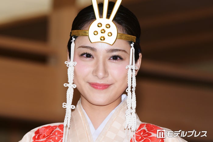 神職の資格保有・平祐奈、神職姿初お披露目 女優業での目標は「悪いことをしたいなって」