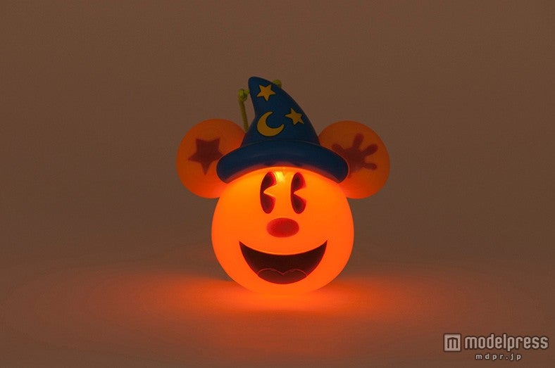 3色に光る（C）Disney