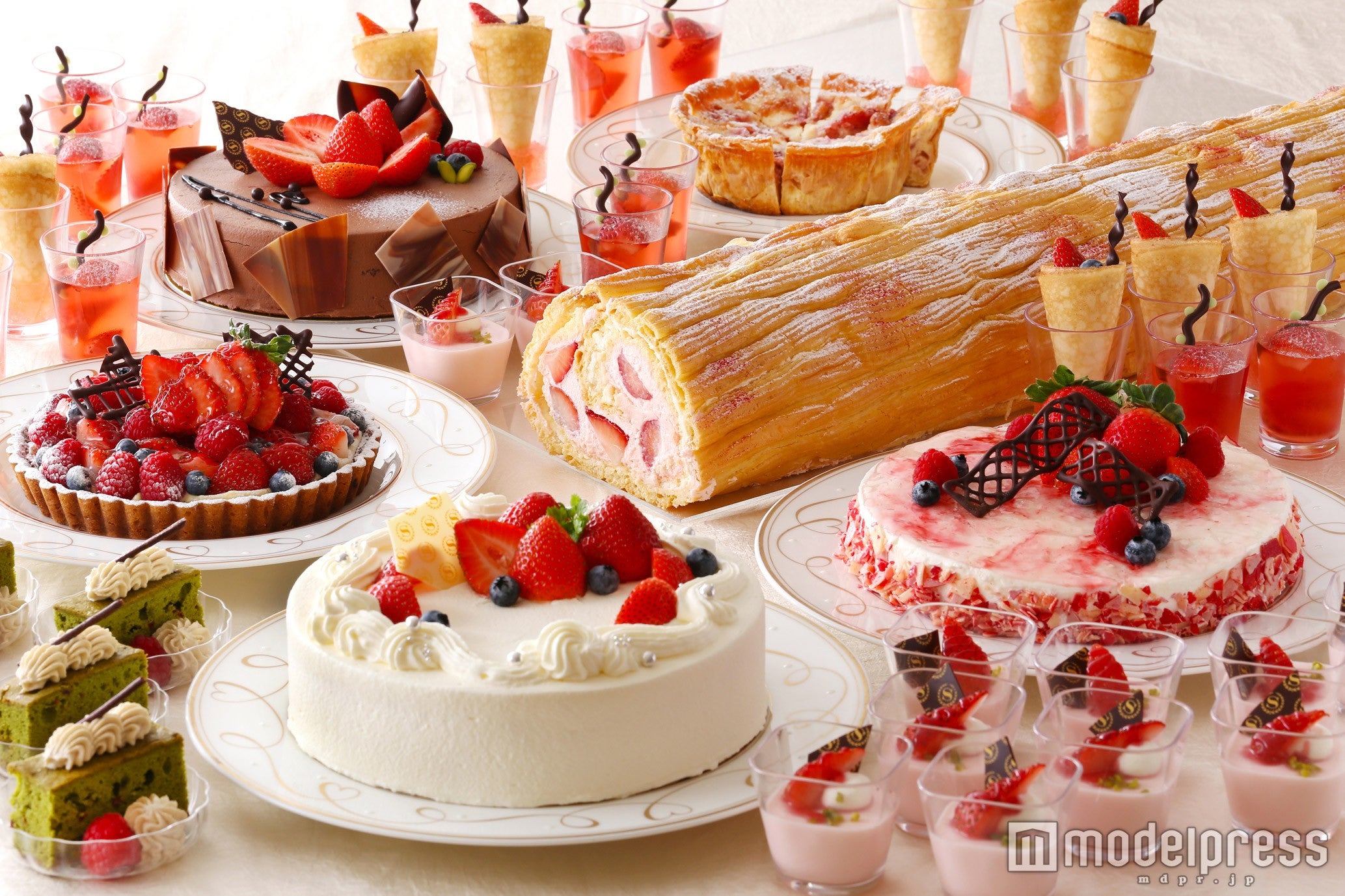 ナイトスイーツブッフェ「Sweets Parade」～あまおうフェア～ロビーラウンジ「シーウインド」（2F）（画像提供：横浜ベイシェラトン ホテル＆タワーズ）