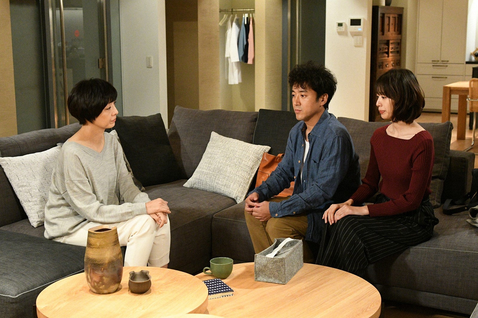 草刈民代、ムロツヨシ、戸田恵梨香／「大恋愛～僕を忘れる君と」第5話より（C）TBS