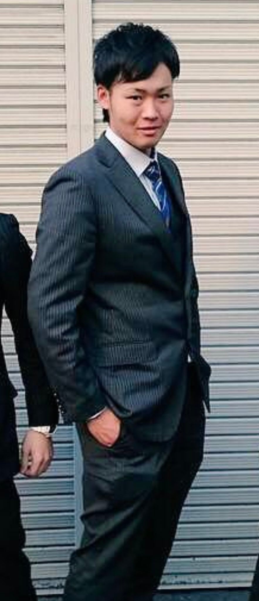 フィッシャーズ・ンダホ、7年前の成人式ショット公開に「めっちゃ細い」「さわやかイケメン」の声