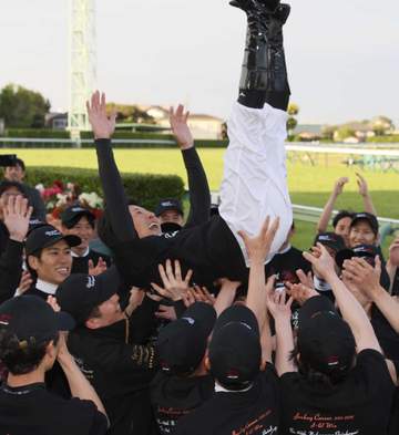 石神深一 最終G1・中山GJは8着 引退式で感謝語る「声援が励みに」 主戦務めたオジュウチョウサンについて「あんなに頼もしい相棒にはなかなか出会えない」