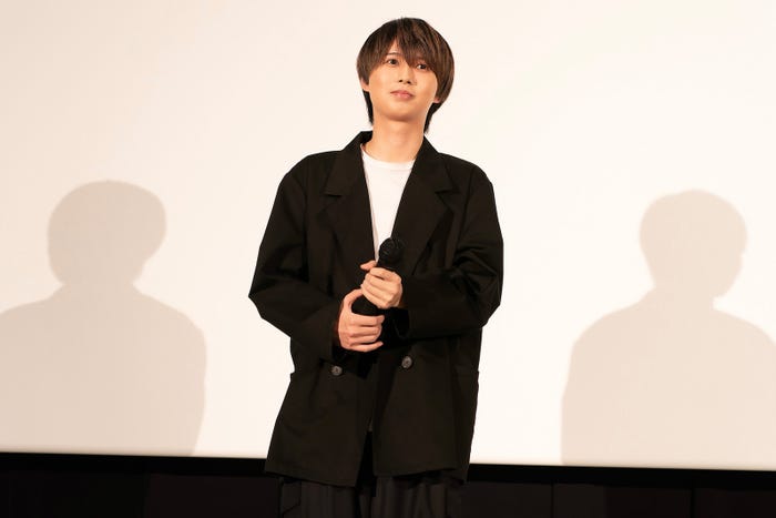 井上瑞稀(C)中原アヤ(C)2023「おとななじみ」製作委員会