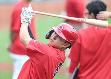 広島が打線を大幅改造 ドラ1・平川が「1番・右翼」で即スタメン 不振のファビアンと坂倉に代わり秋山と持丸が先発オーダーに