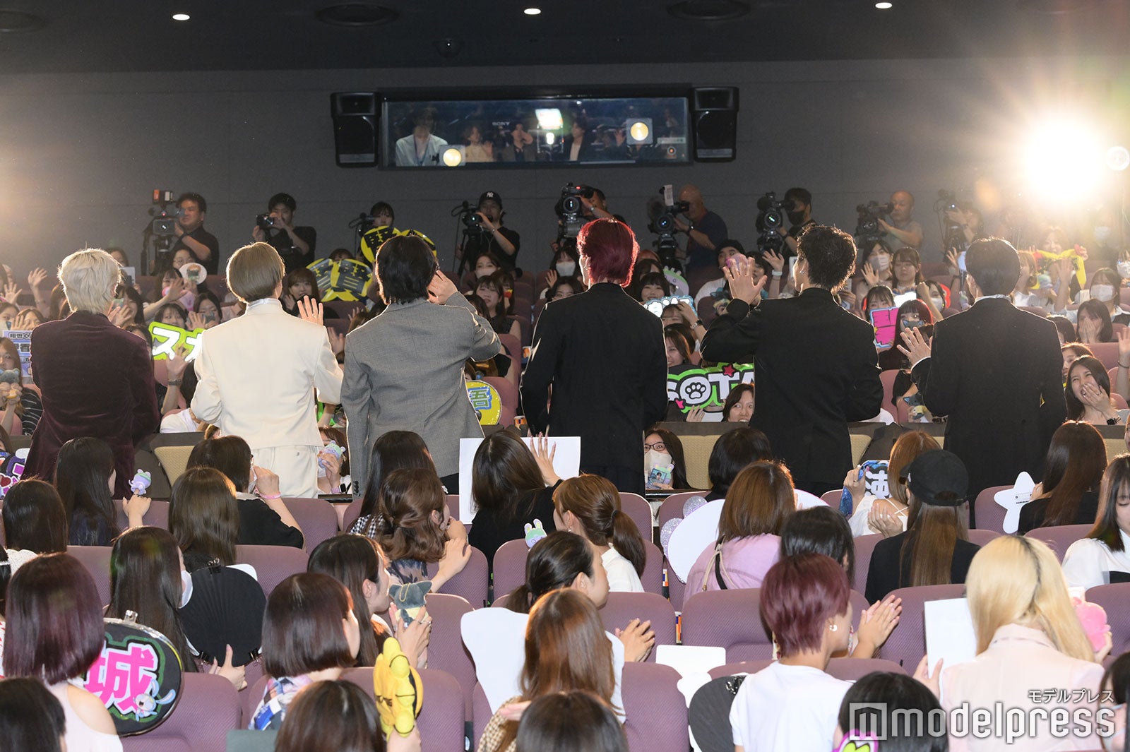 川西拓実、中島颯太、木全翔也、金城碧海、瀬口黎弥、佐藤大樹（C）モデルプレス