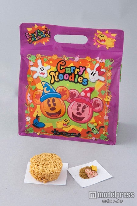 2パーク共通：ミニラーメン（カレー味）￥900（C）Disney