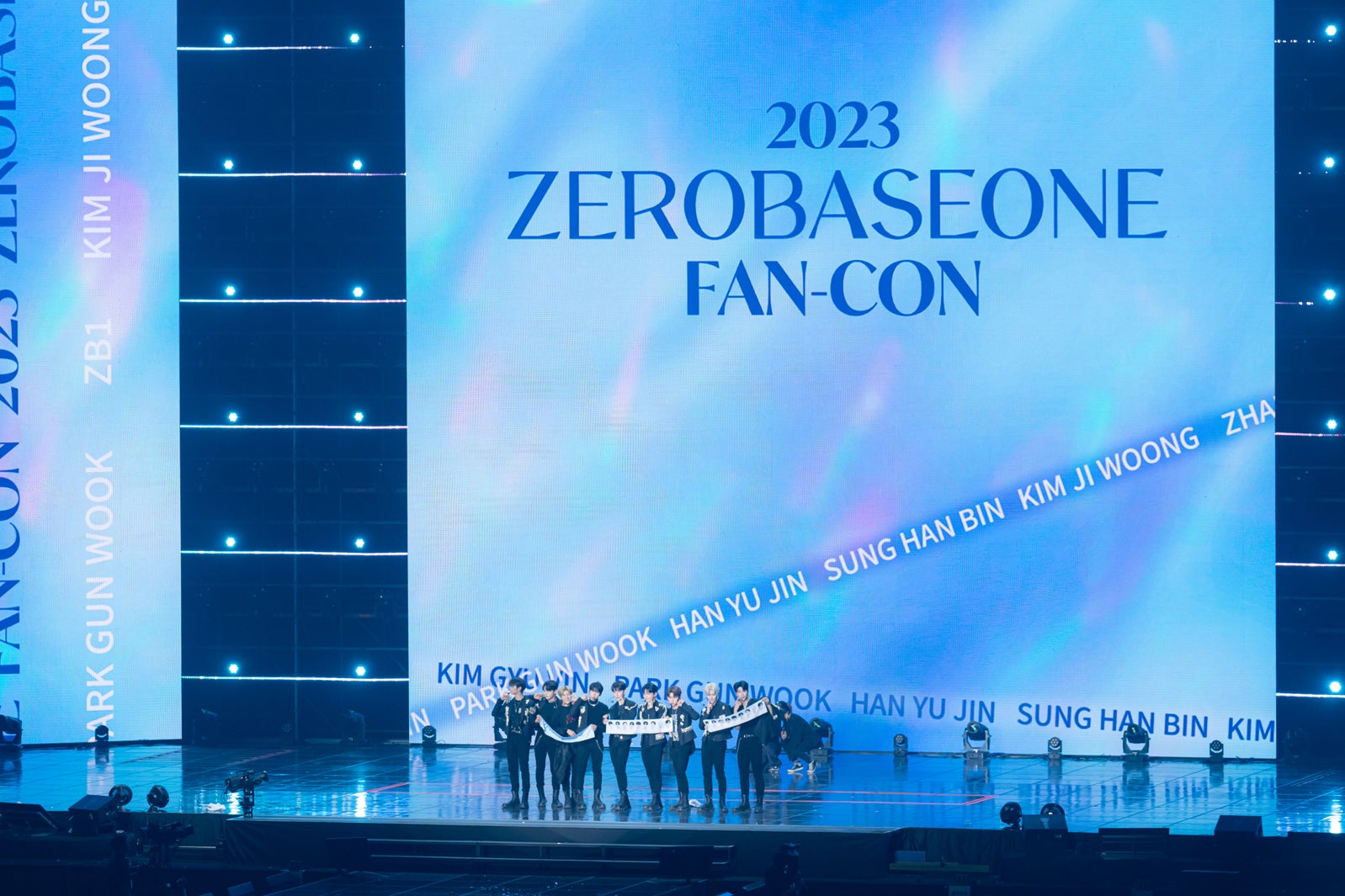 「2023 ZEROBASEONE FAN-CON」（C）WAKEONE