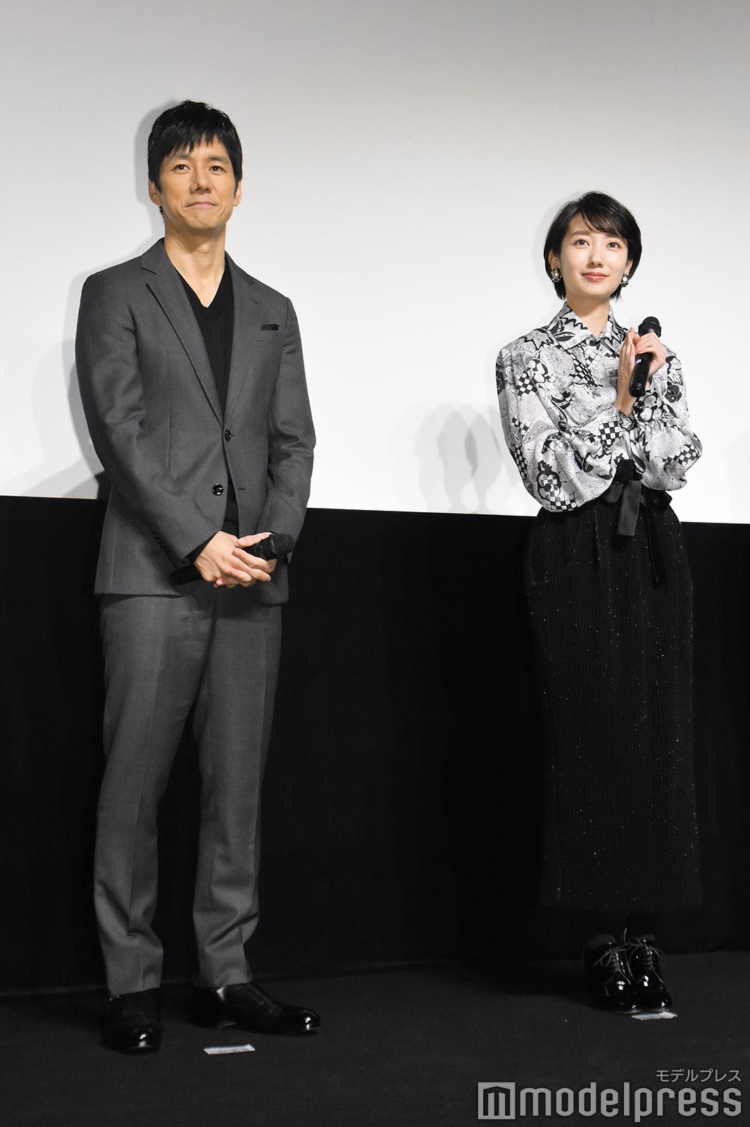 西島秀俊、波瑠 （C）モデルプレス