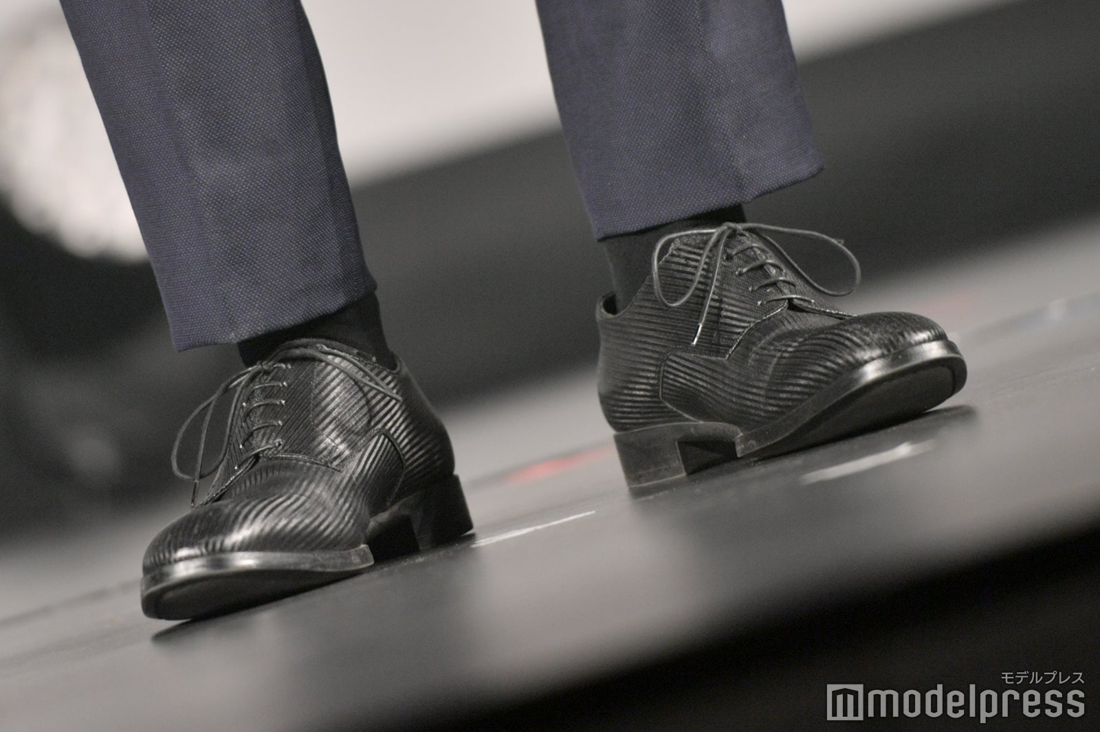 山崎賢人の足元（C）モデルプレス