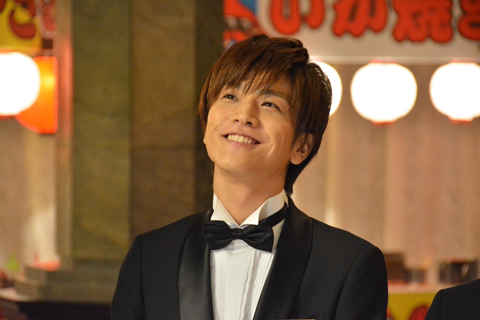 EXILE岩田剛典のタキシード姿にドキッ　「崖っぷちホテル！」で正装初披露