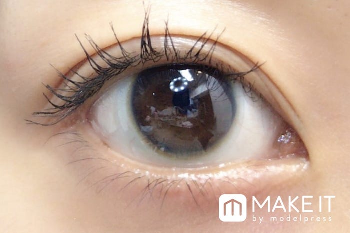 【メイベリン】「ボリューム エクスプレス マグナム ウォータープルーフ」“01 ブラック”使用(一度塗り) (C)メイクイット