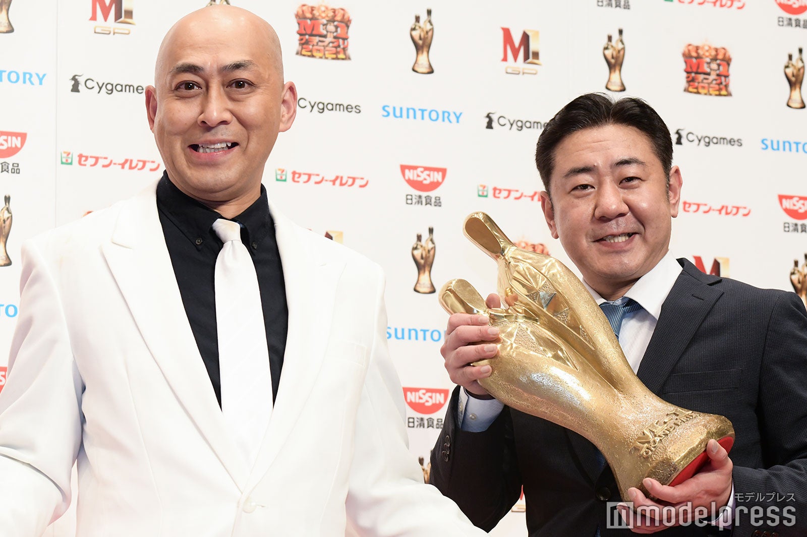 錦鯉（長谷川雅紀／渡辺隆） （C）モデルプレス