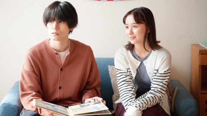 (左から)萩原利久、堀田真由「たとえあなたを忘れても」第4話より(C)ABCテレビ
