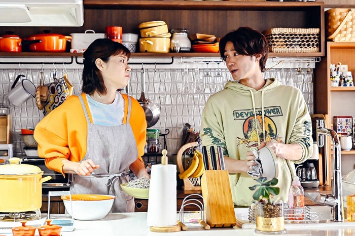 上野樹里、磯村勇斗/「持続可能な恋ですか?~父と娘の結婚行進曲~」第3話より(C)TBS